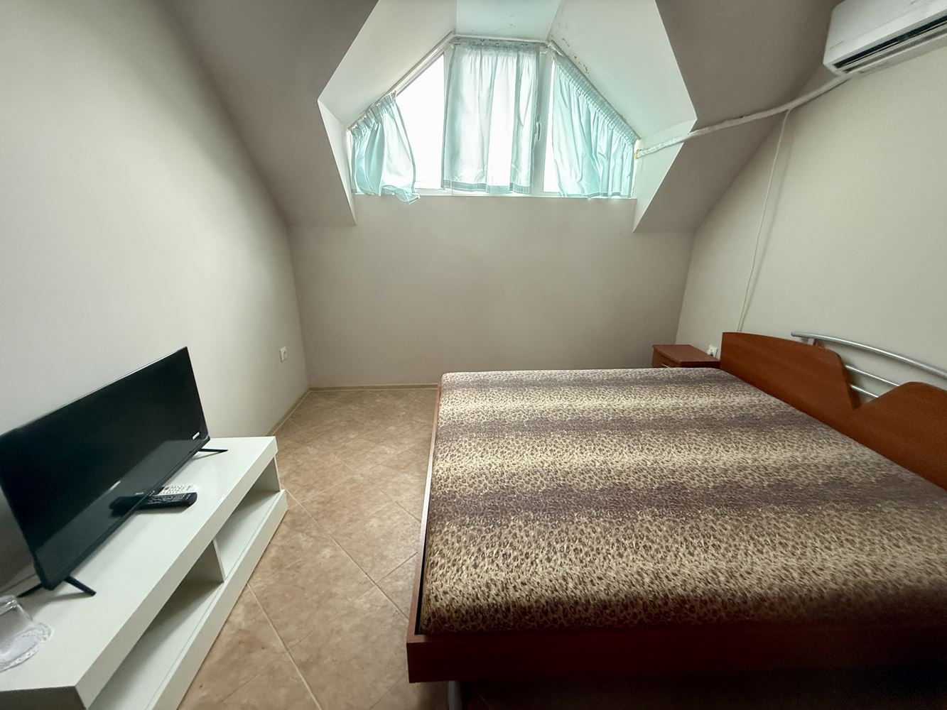 Kompaktowe i funkcjonalne studio w Ravdzie – gotowe do zamieszkania