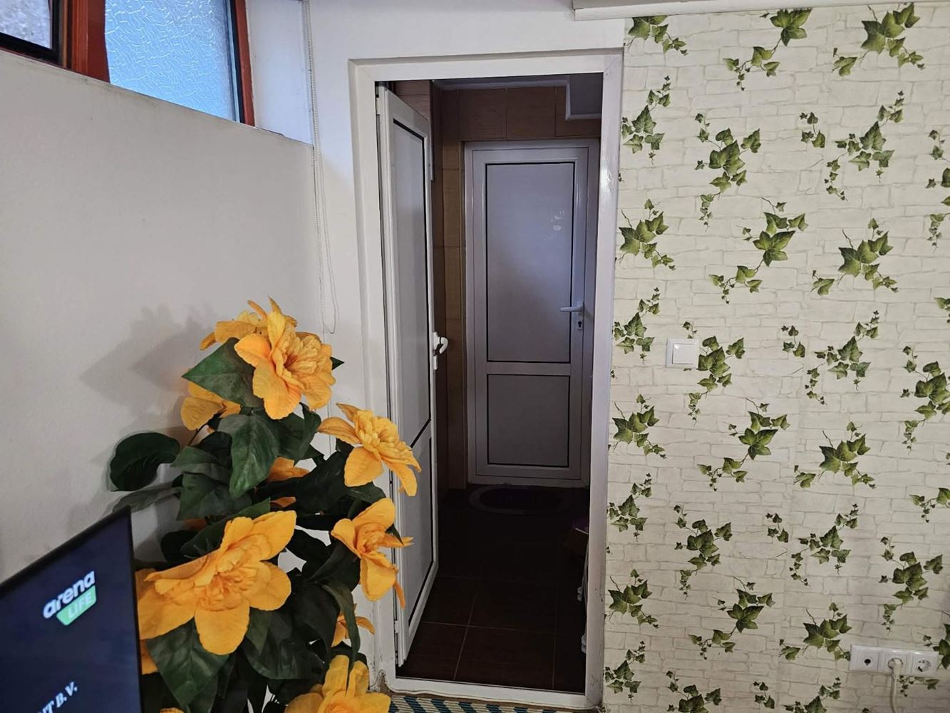 Przestronne mieszkanie z dwiema sypialniami w Nesebyrze z niską opłatą za utrzymanie i bezpłatnym parkingiem