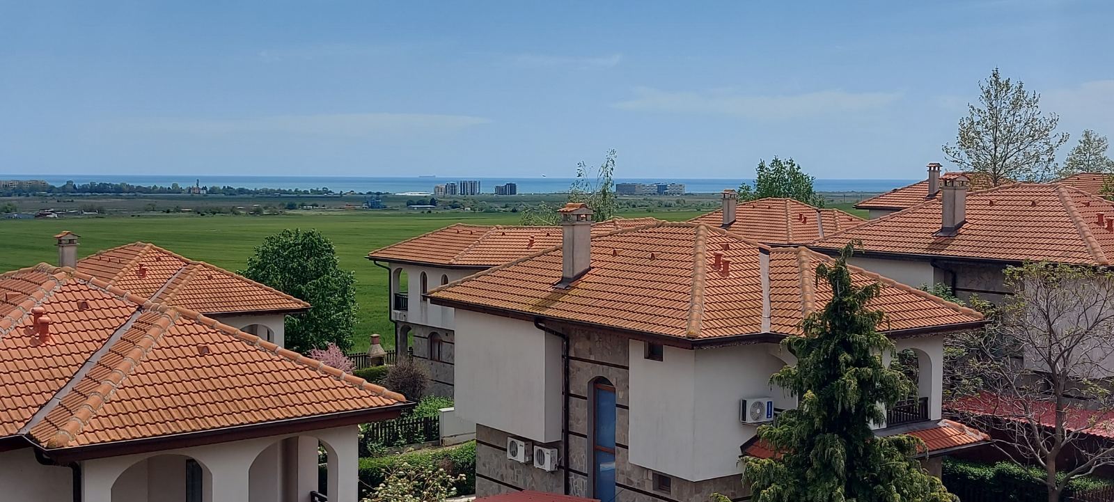 Apartament z jedną sypialnią z panoramicznym widokiem na morze w Aheloy – komfort, przestrzeń i spokój