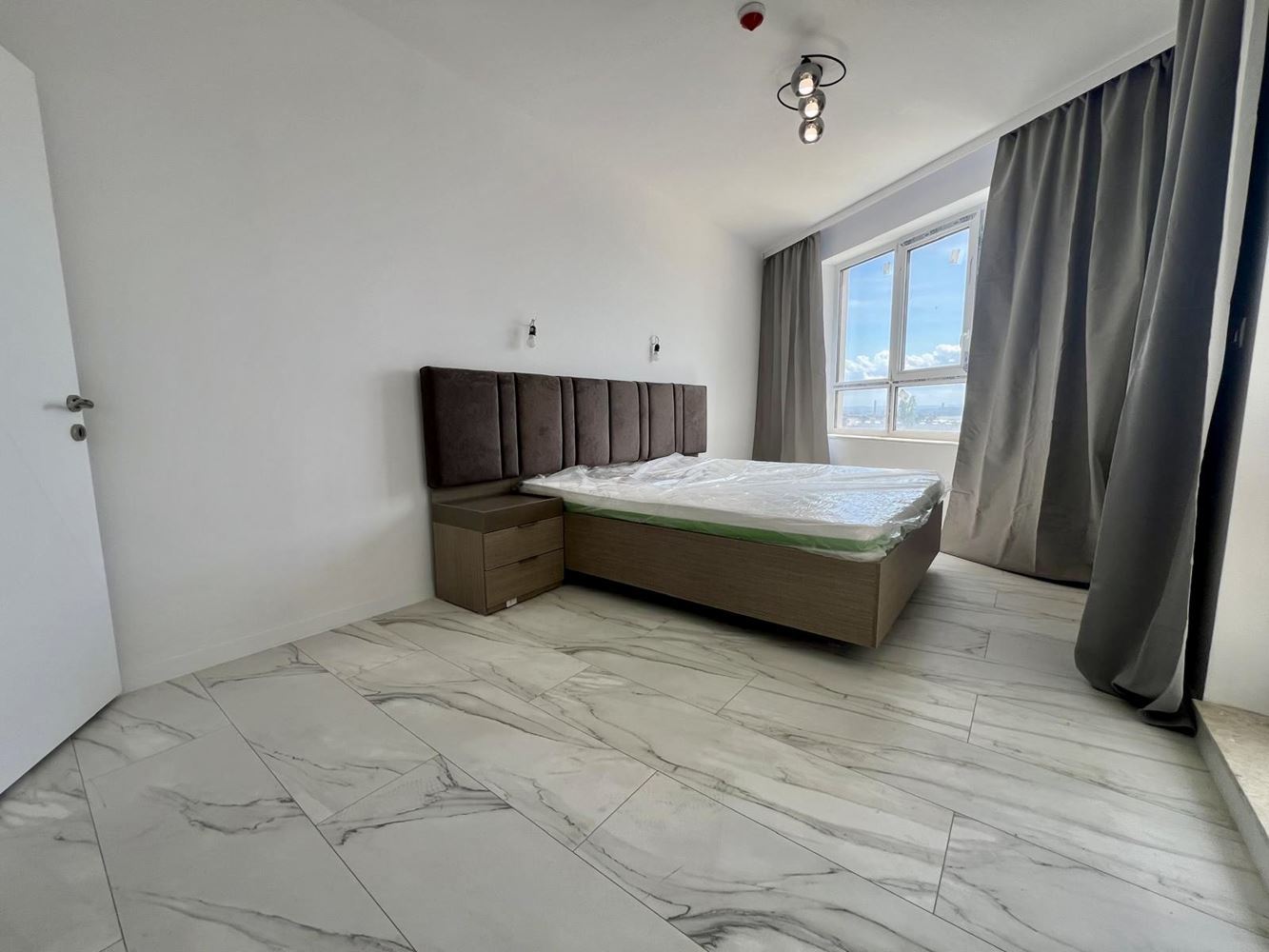 Nowoczesny apartament z jedną sypialnią z panoramicznym widokiem w prestiżowym kompleksie – gotowy do zamieszkania