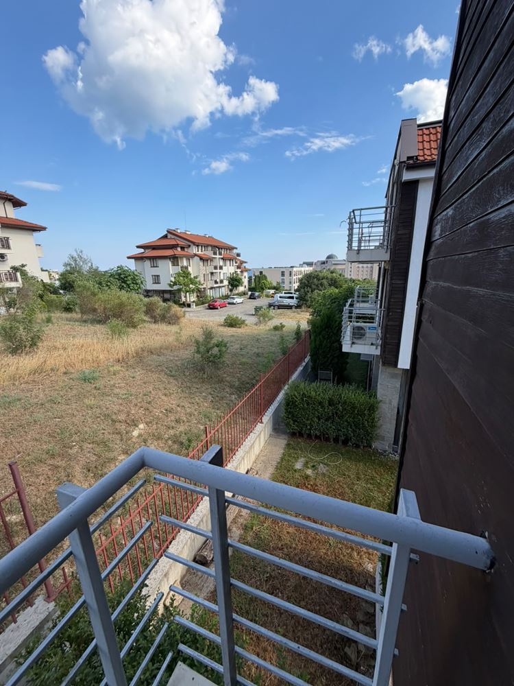 Przestronny apartament z dwiema sypialniami z widokiem na morze i góry w pięknym zamkniętym kompleksie nad morzem