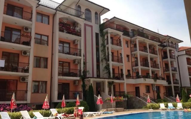 Przestronny apartament z dwiema sypialniami w Primorsku – komfort, spokój i niska opłata za utrzymanie