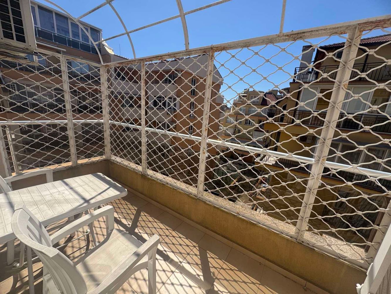 Przytulna w pełni umeblowana kawalerka 300 m od morza w Pomorie – doskonała inwestycja i nieruchomość wakacyjna