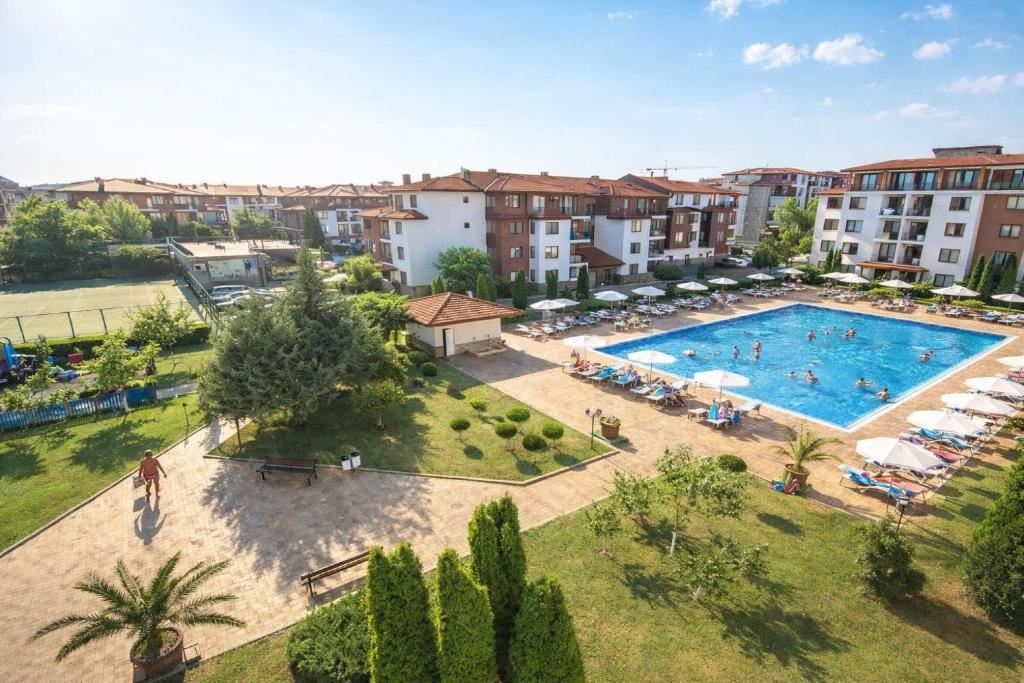 Przestronny apartament z dwiema sypialniami w Nesebyrze – dwa tarasy i możliwość wydzielenia trzeciej sypialni