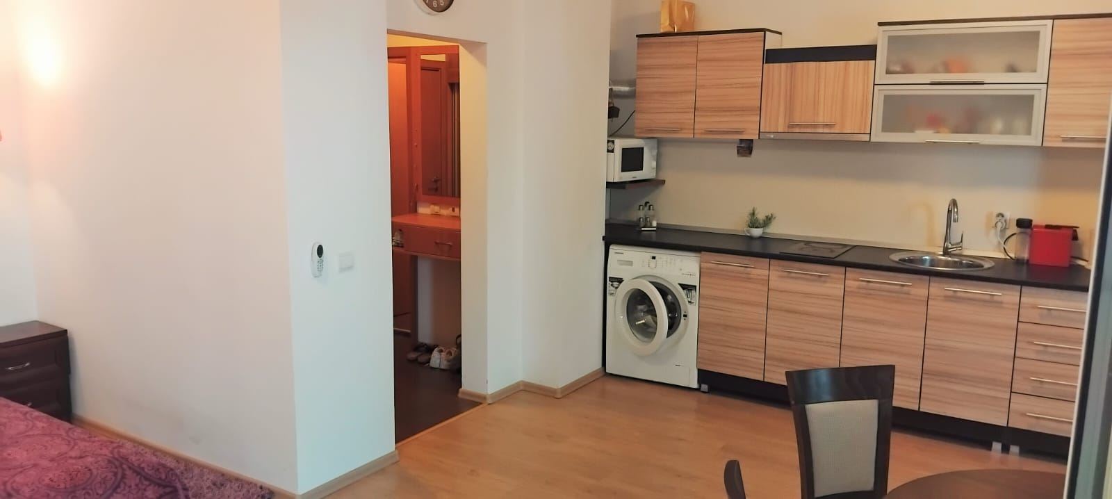 Przestronne studio z widokiem na basen w spokojnym kompleksie w Sveti Vlas – komfort i wygoda nad morzem