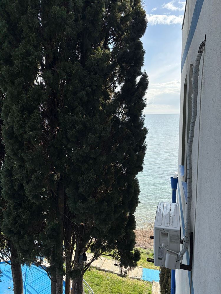  Przestronne dwupokojowe mieszkanie na pierwszej linii morza w Pomorie