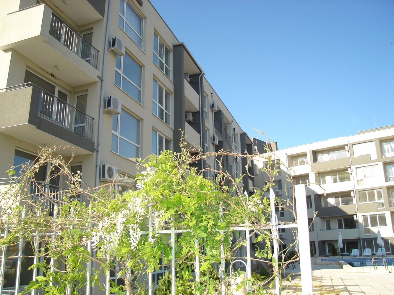 Apartament z jedną sypialnią w Sveti Vlas, z niską opłatą za utrzymanie i udogodnieniami do całorocznego użytkowania