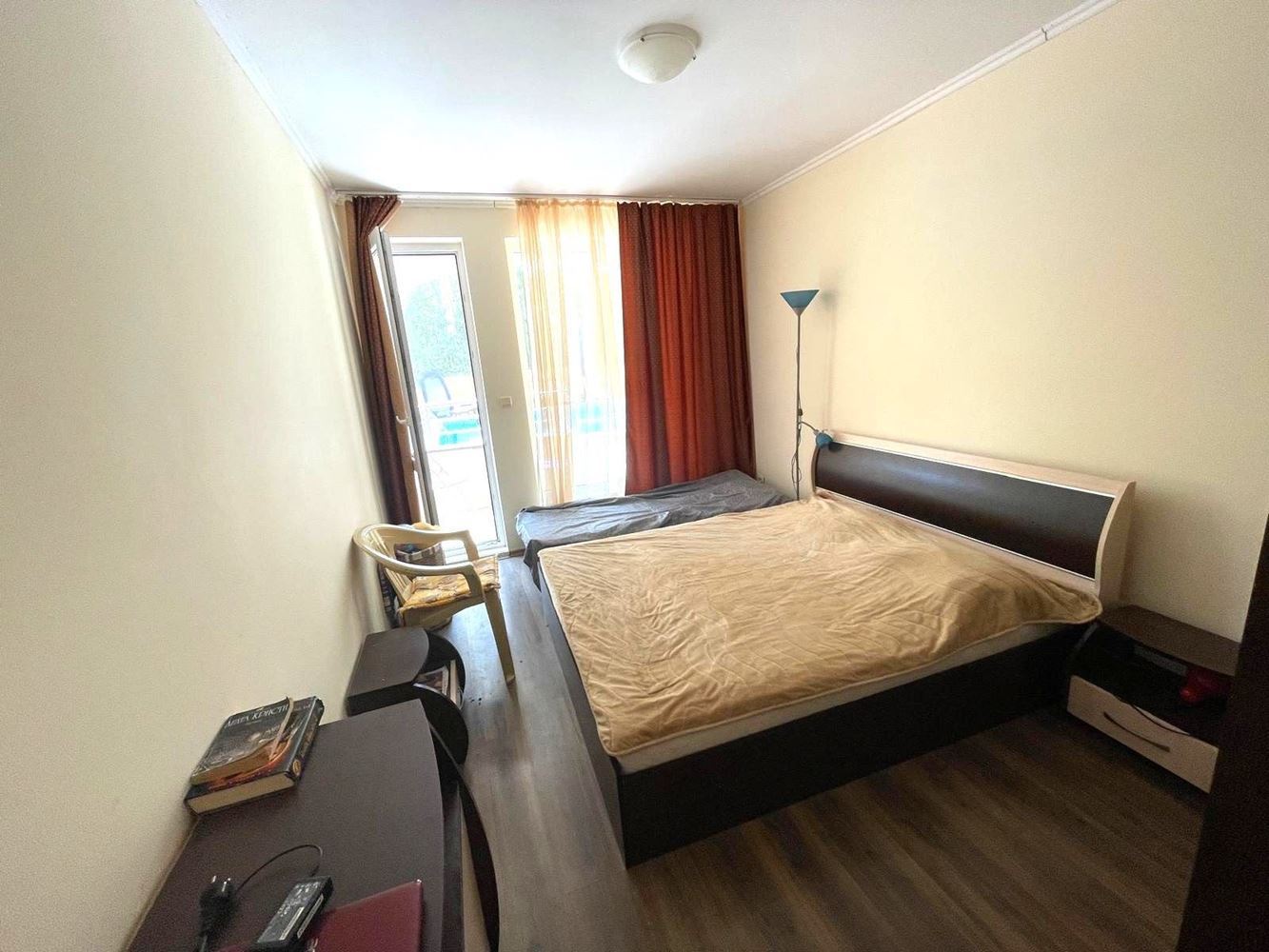Duży apartament z jedną sypialnią 100 metrów od plaży w Pomorie z bezpośrednim dostępem do basenu