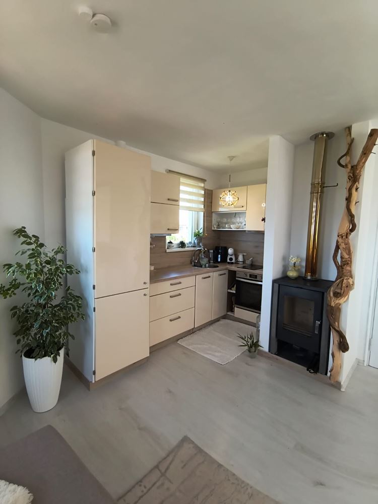 Odnowione mieszkanie dwupokojowe z panoramicznym widokiem w nowoczesnym kompleksie blisko Słonecznego Brzegu