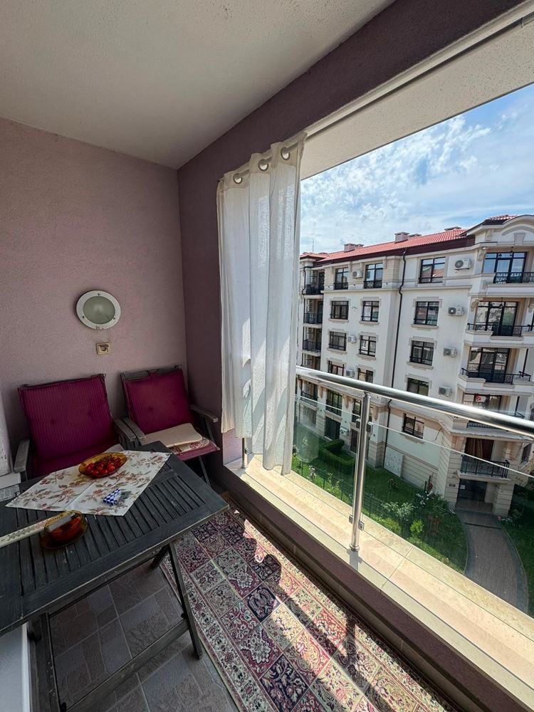 Przestronne i przytulne studio w sercu Starego Miasta Pomorie – tylko 50 metrów od plaży