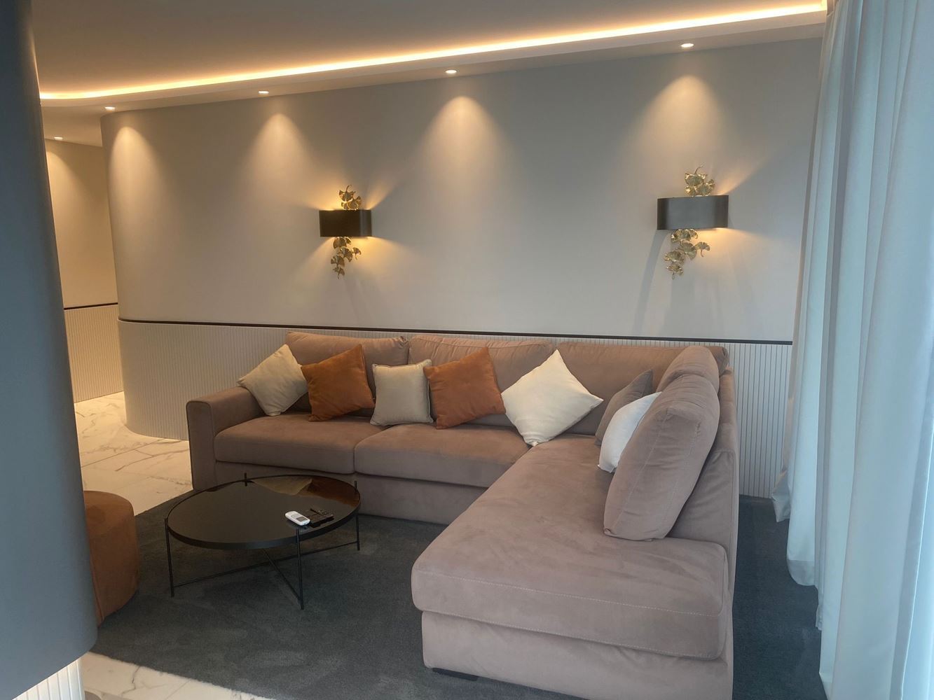 Elegancki i przestronny apartament trzypokojowy na pierwszej linii brzegowej w Nesebyrze – panoramiczny widok na morze i komfort premium