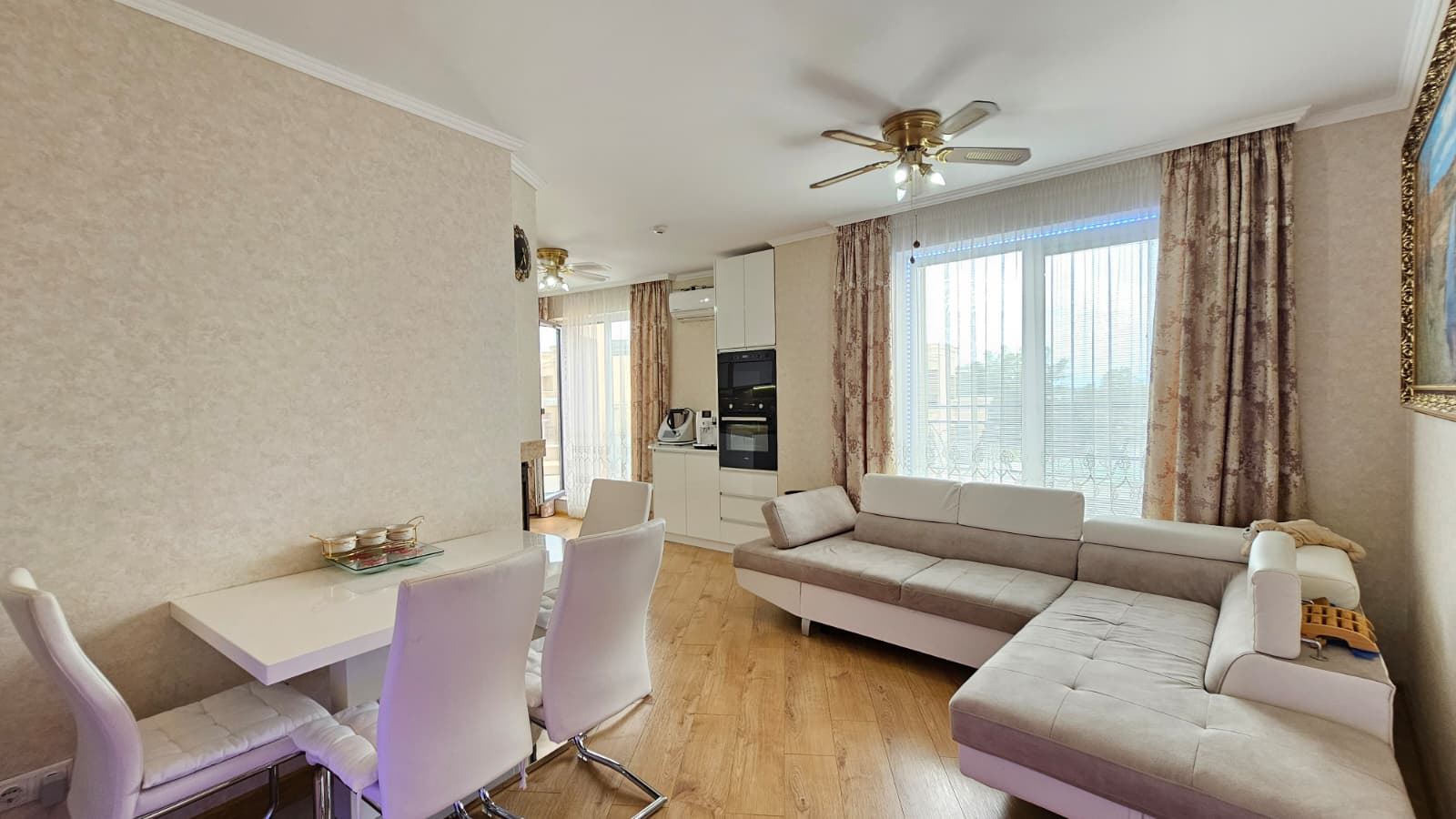 Przestronny penthouse z panoramicznym tarasem i sauną w nowoczesnym kompleksie mieszkaniowym w Słoneczny Brzeg