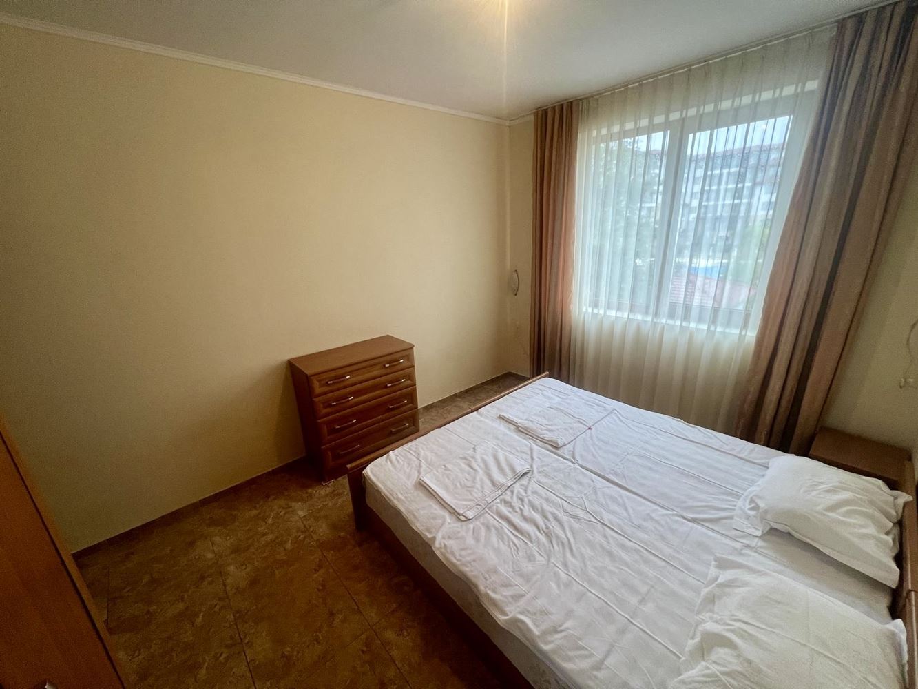 Przestronne trzypokojowe mieszkanie z widokiem na basen w prestiżowym kompleksie w Nesebyrze
