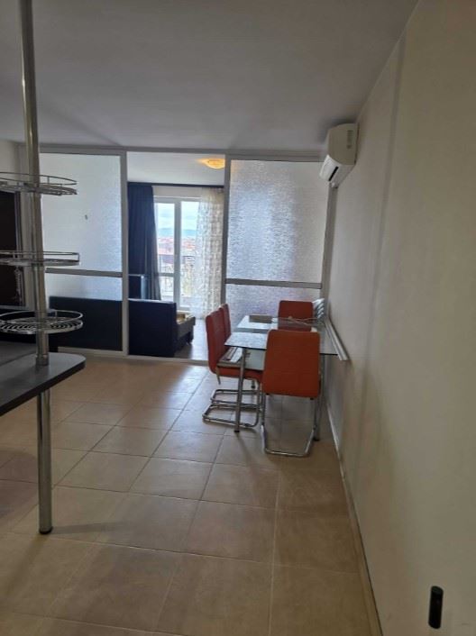 Przestronny apartament z dwiema sypialniami i widokiem na morze w Rawdzie