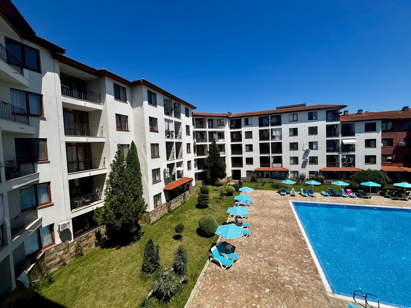 Przestronny apartament z dwiema sypialniami w Nesebyrze – w pełni umeblowany i gotowy do zamieszkania