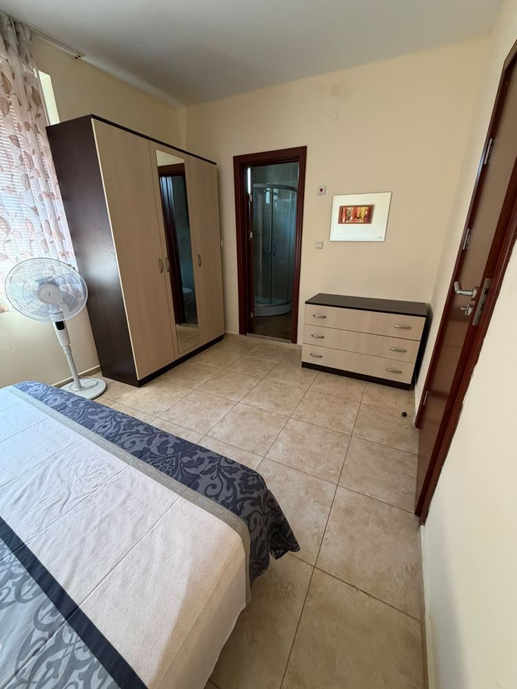 Gotowy do zamieszkania apartament z dwiema sypialniami w ładnym kompleksie w Nesebyrze