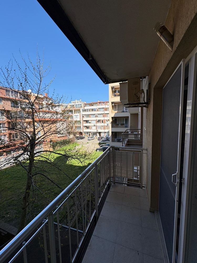 Przestronne studio w sercu Starego Miasta w Pomorie – zaledwie kilka kroków od morza