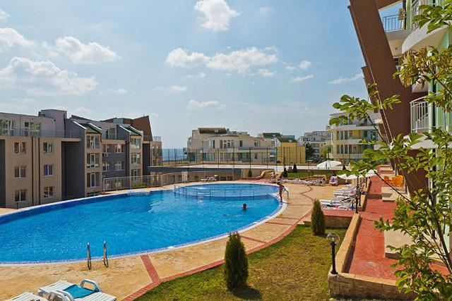 Mały apartament z jedną sypialnią i bezpośrednim wyjściem na basen – przytulna nieruchomość w kompleksie z bogatą infrastrukturą w pobliżu Słonecznego Brzegu
