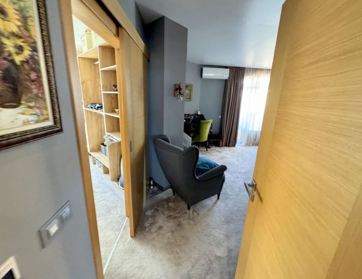 Apartament z dwoma sypialniami w prestiżowym kompleksie zamkniętym w Świętym Własie – pierwsza linia komfortu i natury