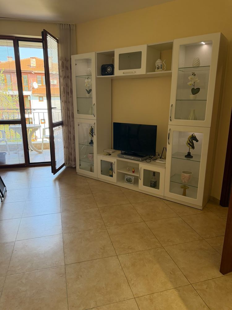 Gotowy do zamieszkania apartament z dwiema sypialniami w ładnym kompleksie w Nesebyrze