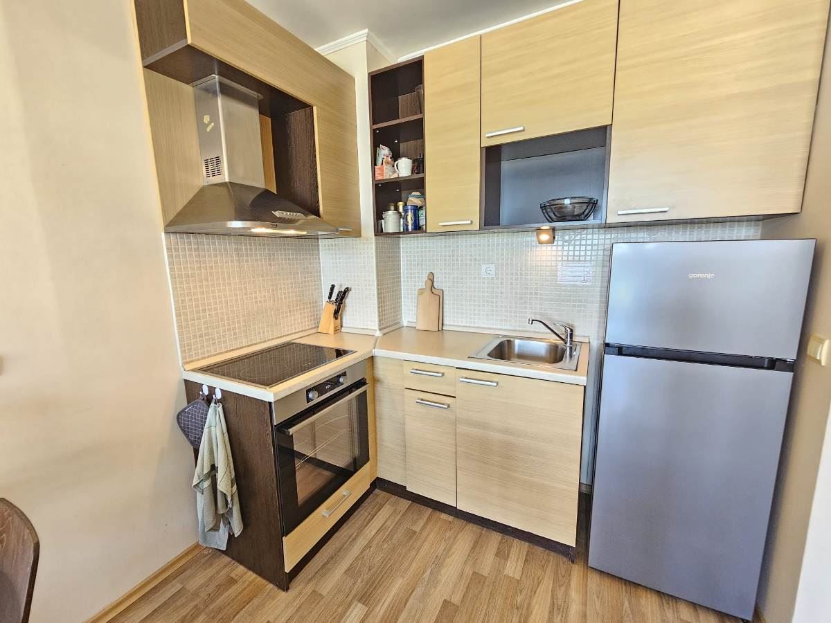 Luksusowy apartament z trzema sypialniami na pierwszej linii brzegowej w Obzorze – panoramiczny widok na morze i góry