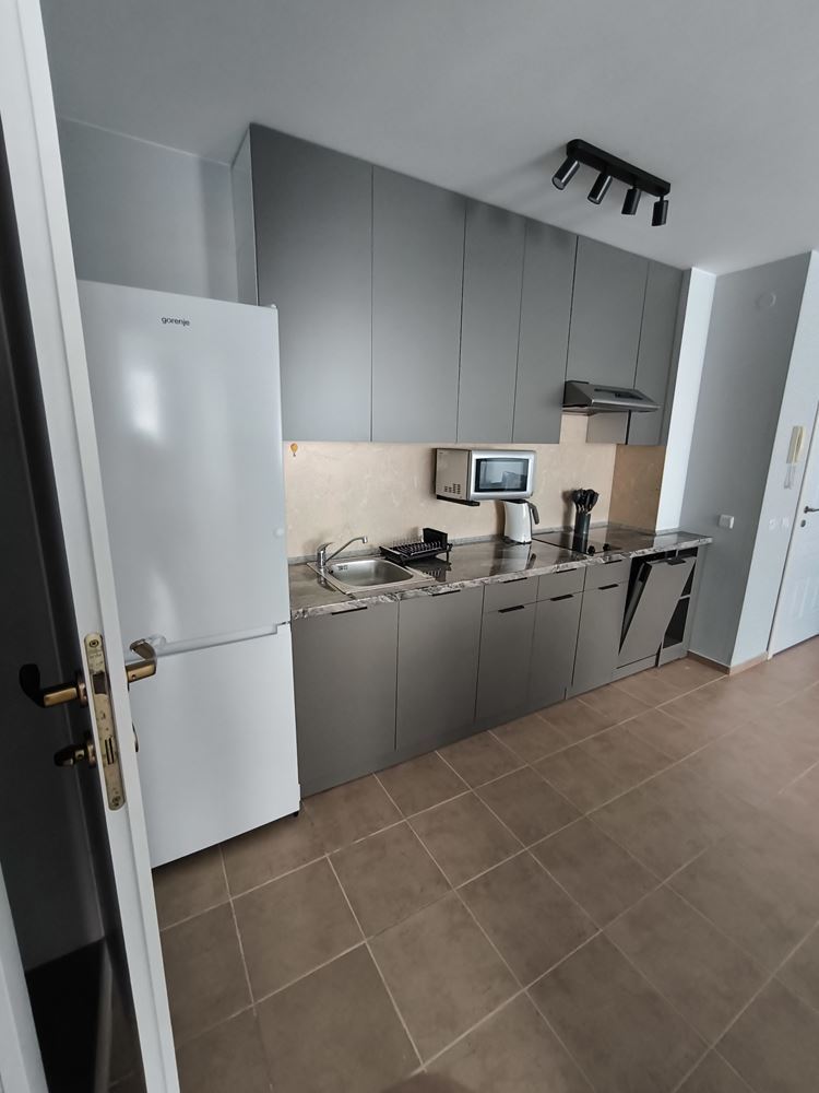 Luksusowy apartament z jedną sypialnią w pierwszej linii brzegowej w Świętym Własie