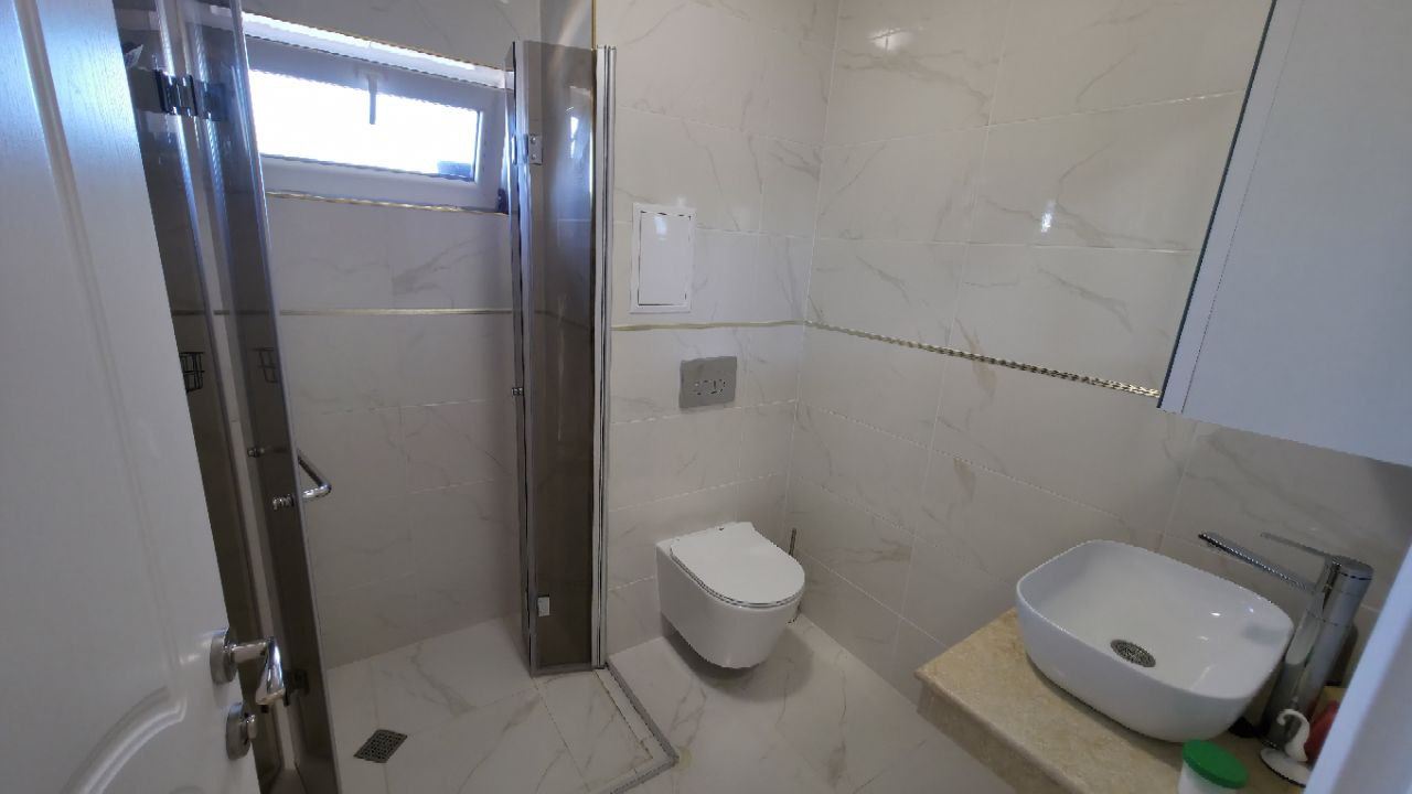 Penthouse z imponującym tarasem i panoramicznym widokiem – styl i przestrzeń na najwyższym piętrze