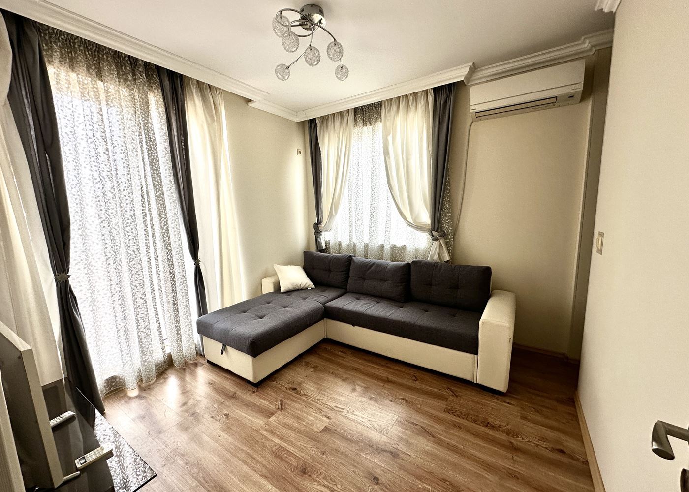 Przestronny apartament z dwiema sypialniami i widokiem na morze w Rawdzie