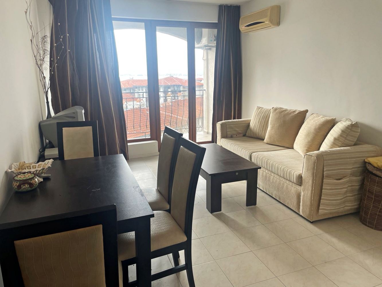 Apartament z jedną sypialnią z panoramicznym widokiem na morze w Świętym Własie – styl, komfort i doskonała inwestycja