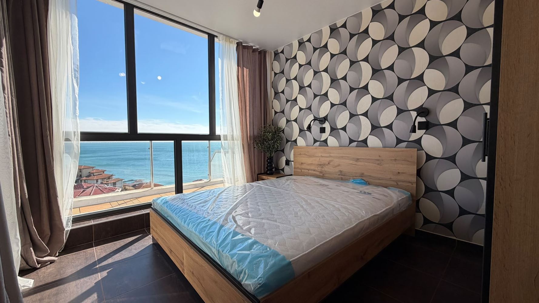 Studio z panoramicznym widokiem na morze, zaledwie 50 metrów od plaży w Świętym Własie