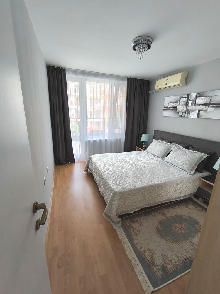 Luksusowy apartament z jedną sypialnią w pierwszej linii brzegowej w Świętym Własie