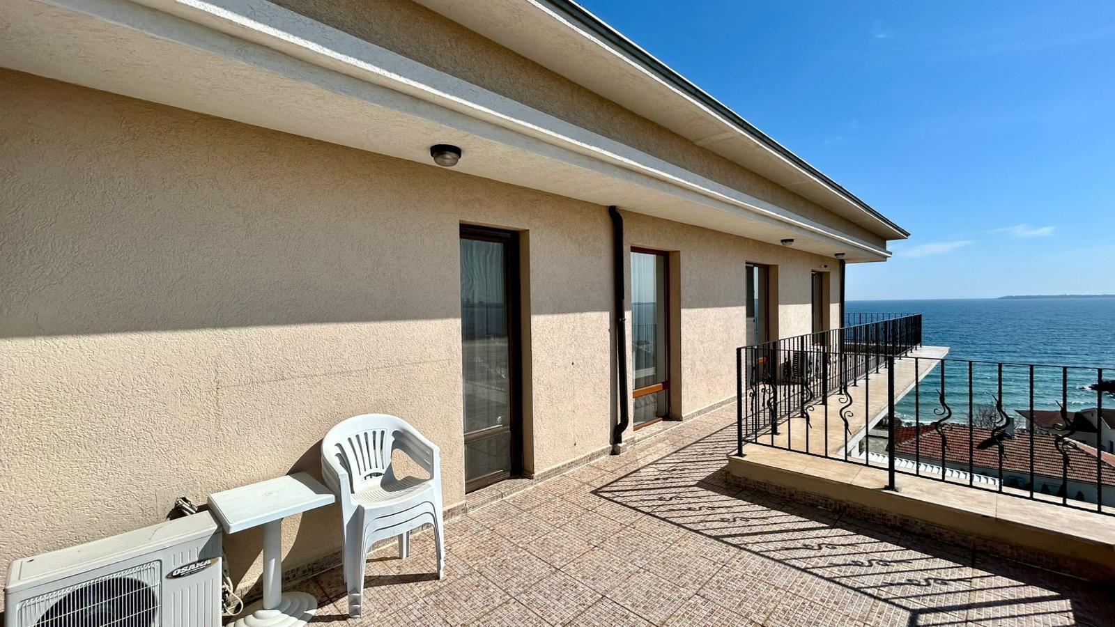 Święty Włas – apartament z trzema sypialniami z bezpośrednim panoramicznym widokiem na morze w kompleksie przy samej plaży