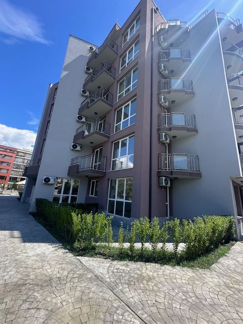 Nowe budownictwo w Słonecznym Brzegu - duży apartament z dwiema sypialniami bez miesięcznych opłat!