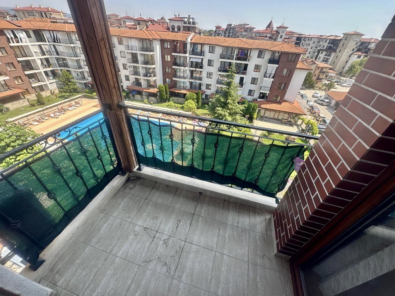 Przestronny apartament z jedną sypialnią z widokiem na zielony dziedziniec w Nessebarze