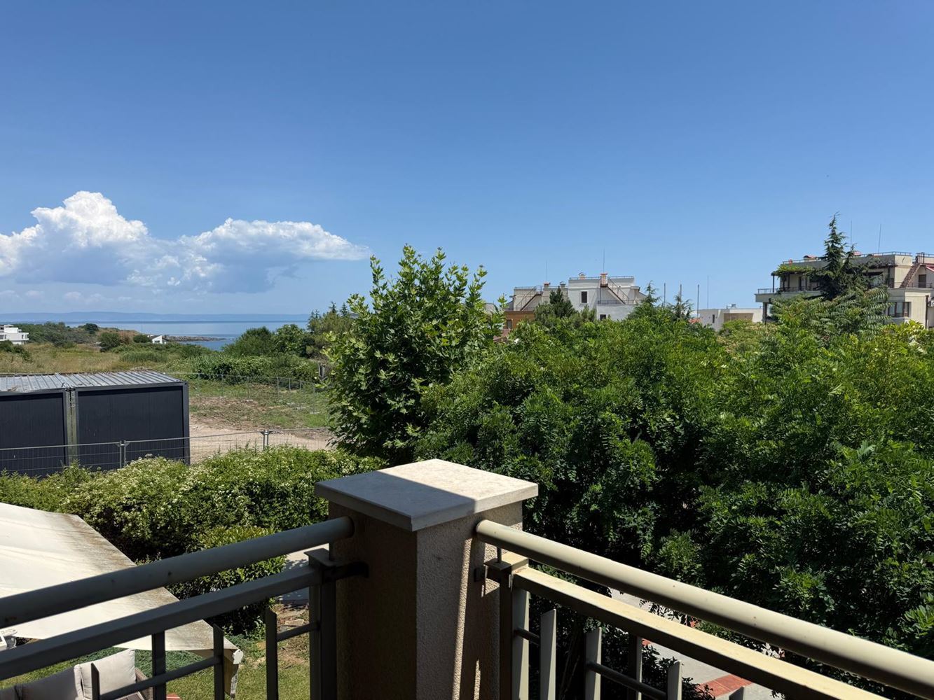 Pierwsza linia brzegowa w Czernomorcu – studio z widokiem na morze