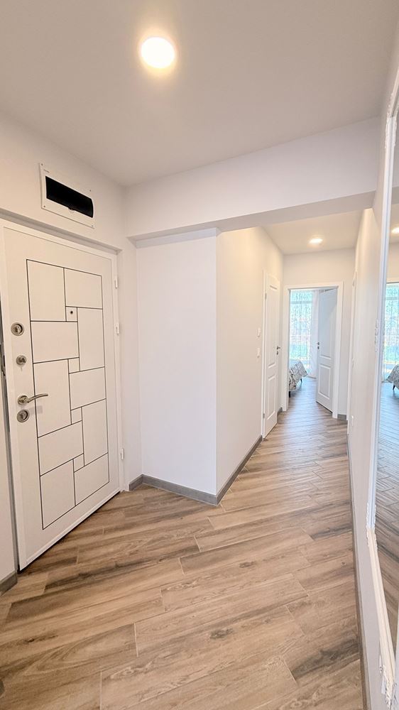 Luksusowy apartament z trzema sypialniami na pierwszej linii w Rawdzie – przestrzeń, prestiż i imponująca morska panorama