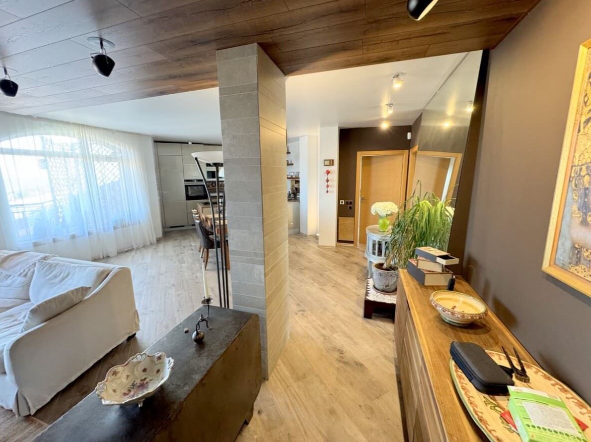 Apartament z dwoma sypialniami w prestiżowym kompleksie zamkniętym w Świętym Własie – pierwsza linia komfortu i natury