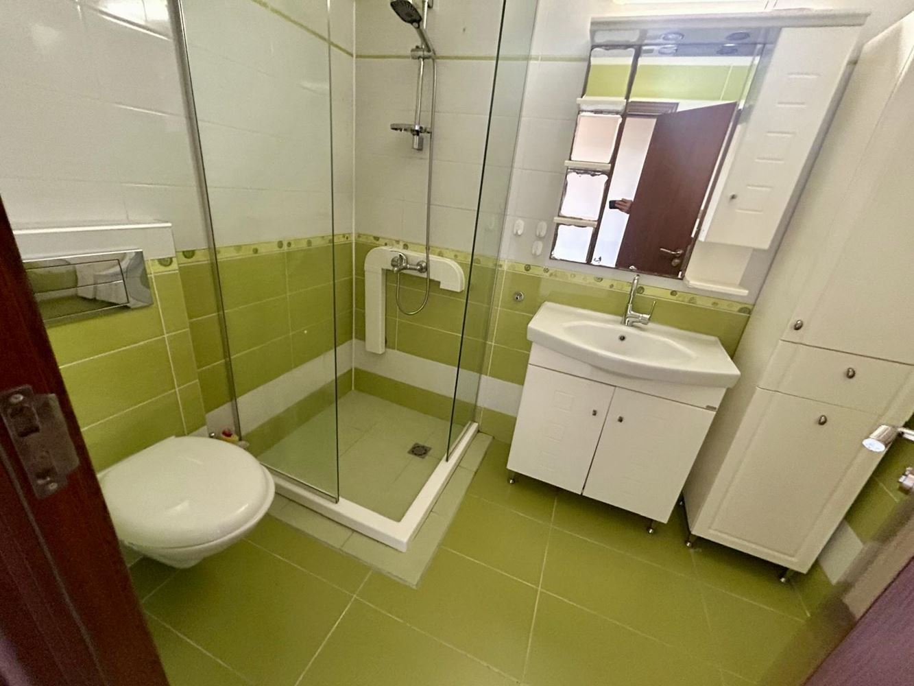 Przestronny apartament z dwiema sypialniami w Nesebyrze – dwa tarasy i możliwość wydzielenia trzeciej sypialni