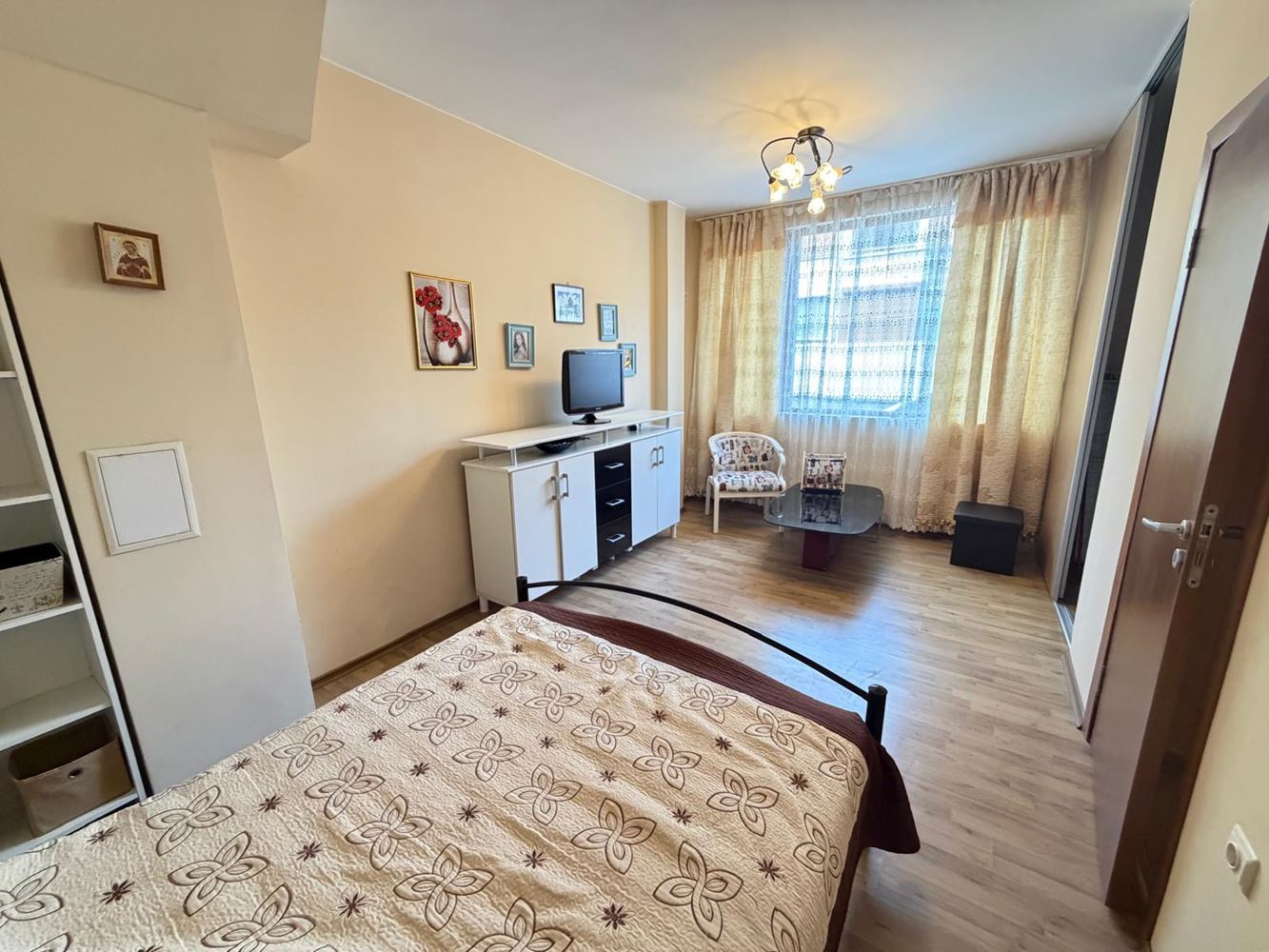 Przytulny apartament z jedną sypialnią w Sarafowie – prywatne wejście, bez opłaty za utrzymanie, idealny do całorocznego zamieszkania