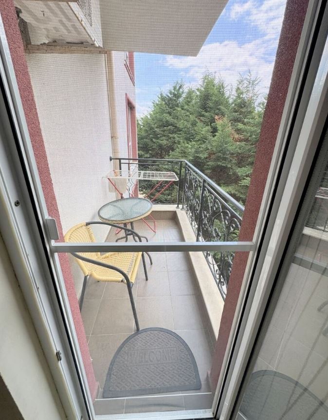 Morski komfort i przytulność w stylowym apartamencie z jedną sypialnią w Rawdzie