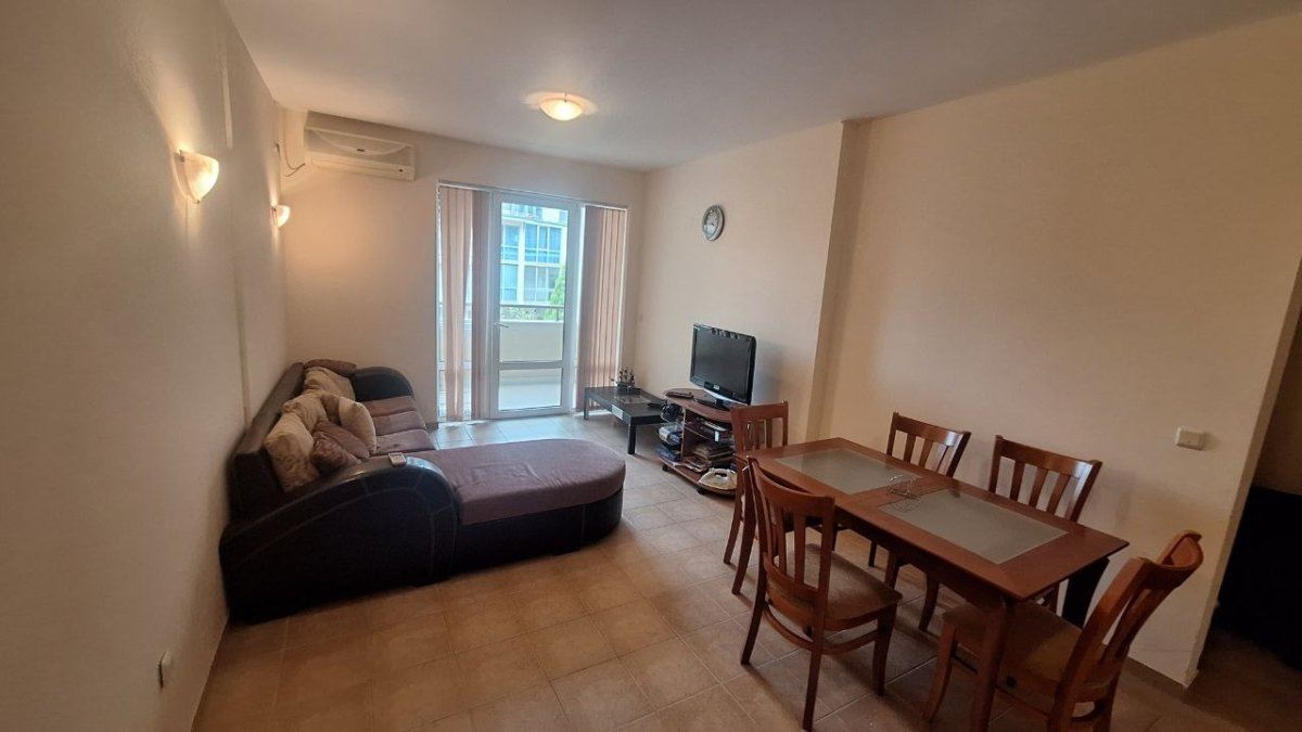 Przestronny apartament z dwiema sypialniami zaledwie kilka metrów od plaży w Rawdzie