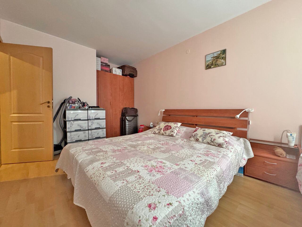 Apartament z dwiema sypialniami w Słonecznym Brzegu – doskonała lokalizacja blisko morza, komfort i pełna gotowość do zamieszkania