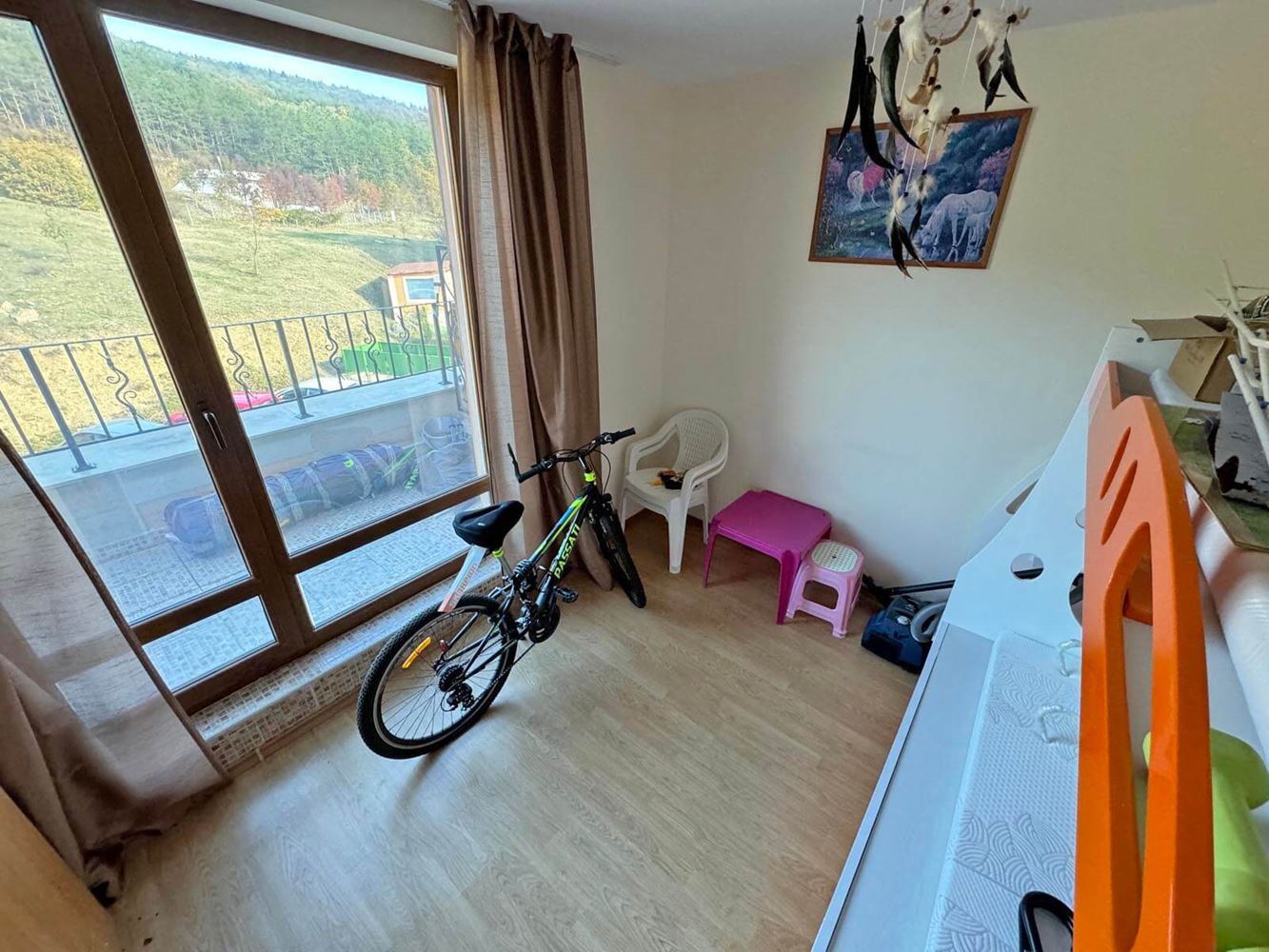 Przestronny apartament z dwiema sypialniami z panoramicznym widokiem na morze i góry – gotowy do zamieszkania