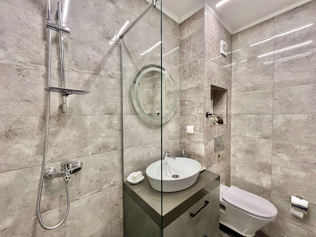 Luksusowy apartament z dwiema sypialniami na dwóch poziomach w sercu Rawdy – nowe budownictwo z basenem i komfortem premium