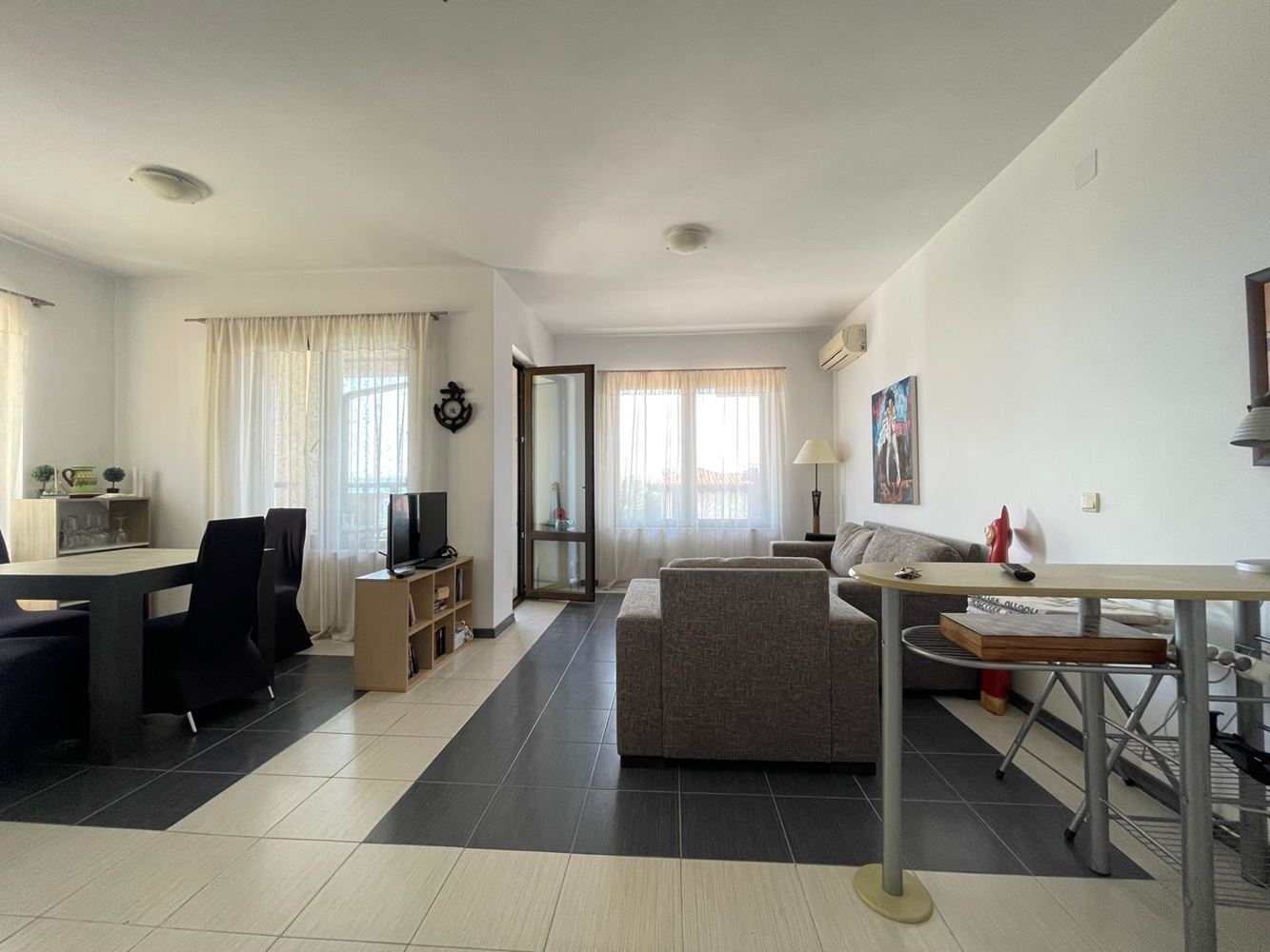 Wymarzony dom nad morzem – apartament z dwiema sypialniami, doskonałą lokalizacją i udogodnieniami