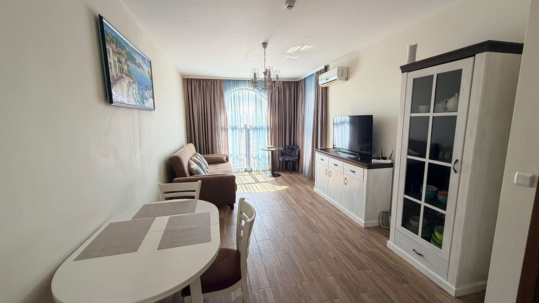 Dwupokojowy apartament z panoramicznym widokiem, o krok od morza w Rawdzie