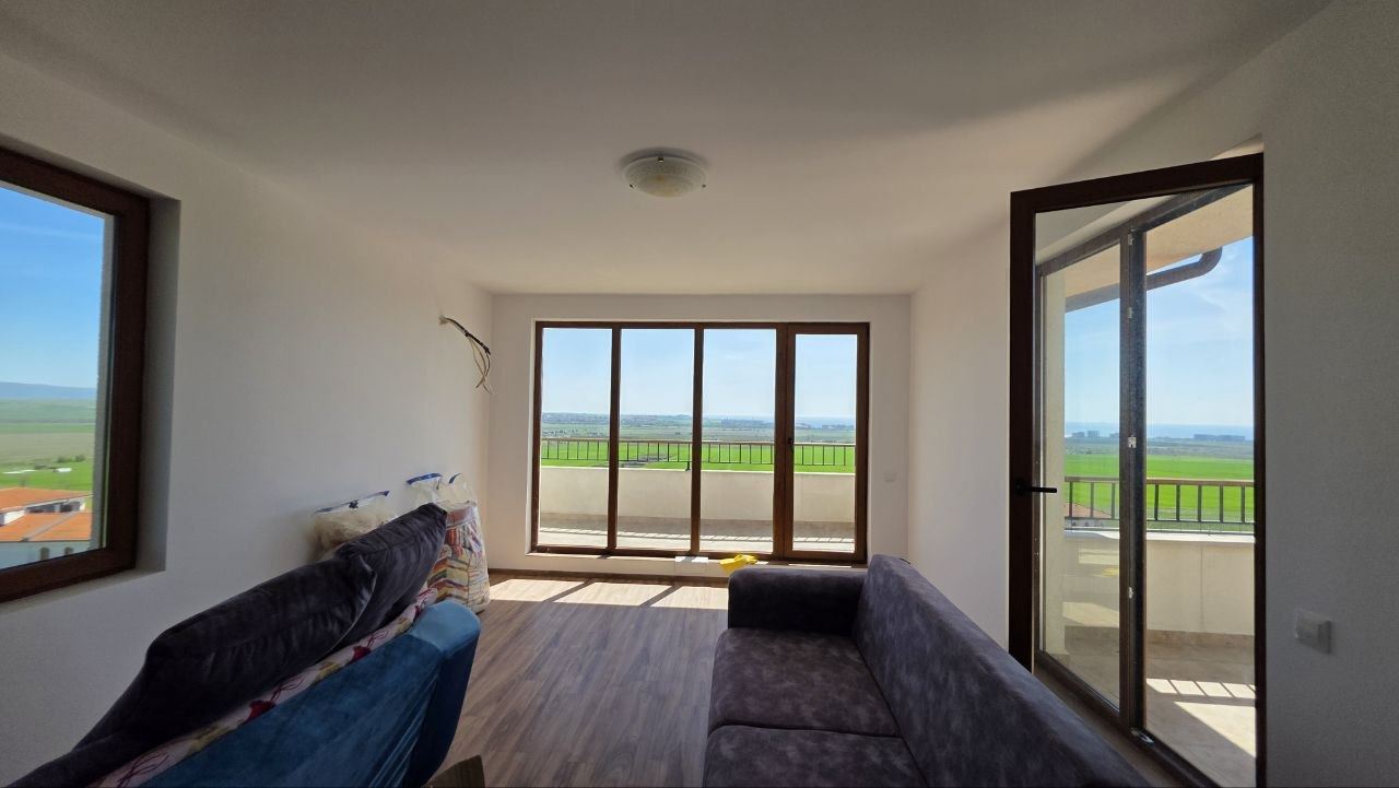 Przestronny apartament z widokiem na morze w Acheloi – cisza, zieleń i luksusowe udogodnienia