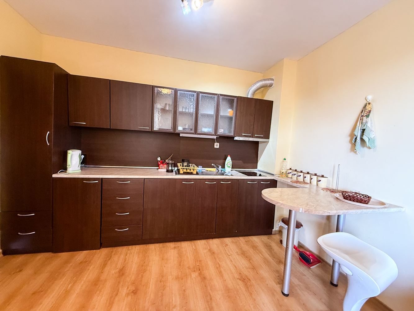 Słoneczny Brzeg: przytulny apartament z jedną sypialnią z niską opłatą za utrzymanie