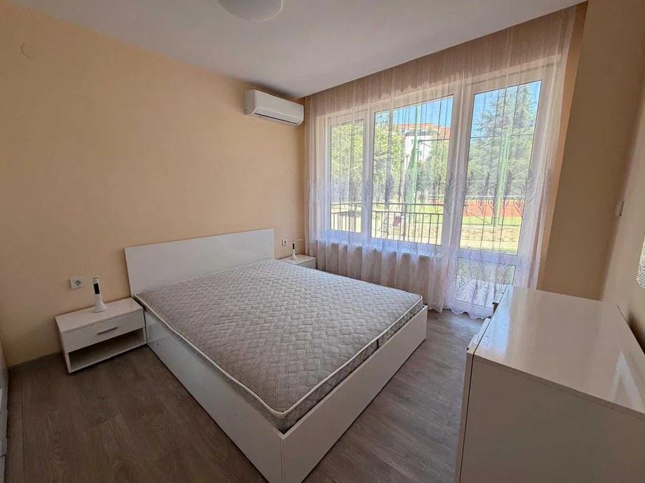 Apartament w pierwszej linii brzegowej w Elenite – generalny remont, prąd do użytku mieszkalnego i bezpośredni dostęp do plaży