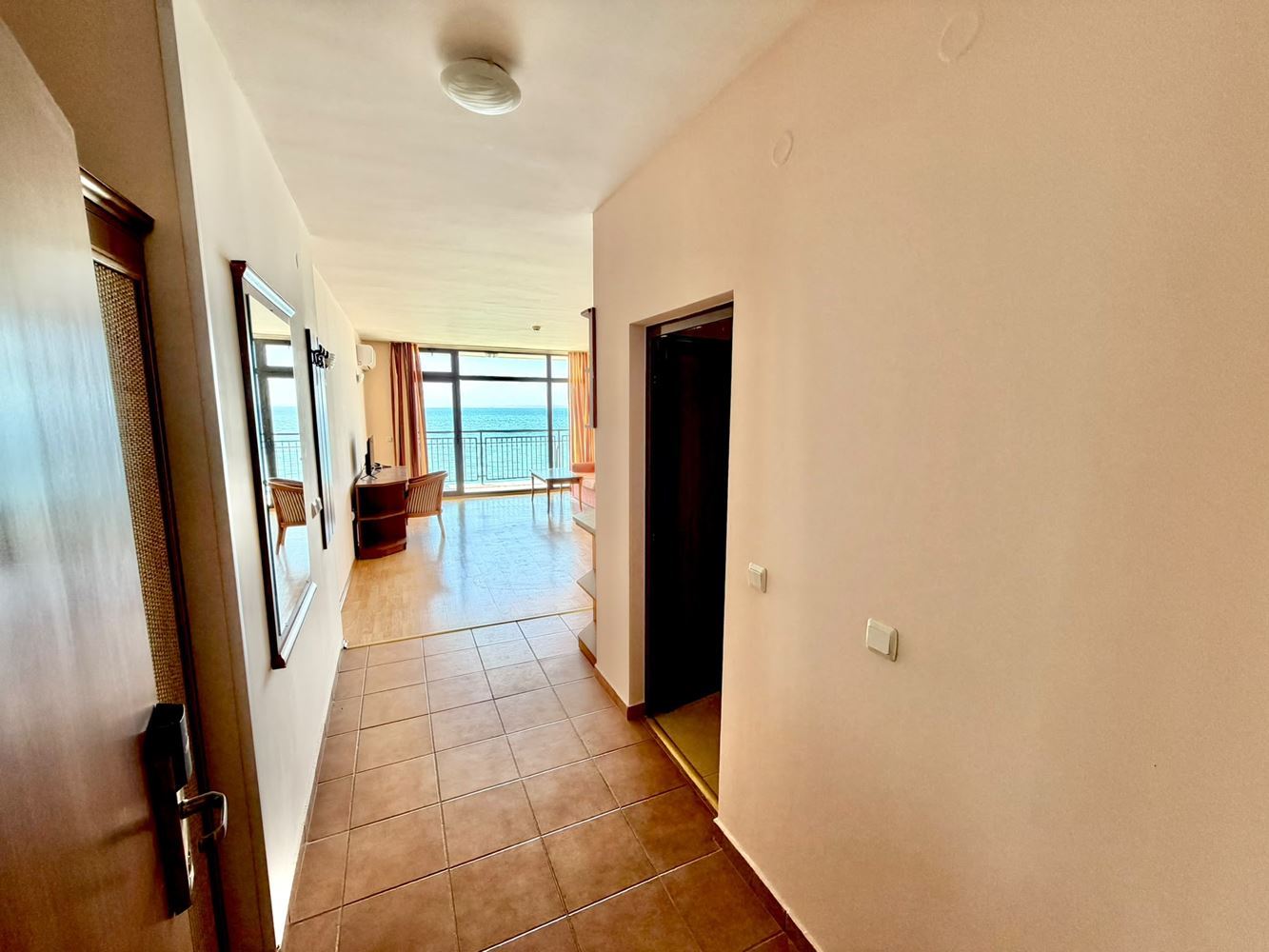 Apartament z jedną sypialnią z panoramicznym widokiem na morze w pierwszej linii brzegowej w Świętym Własie